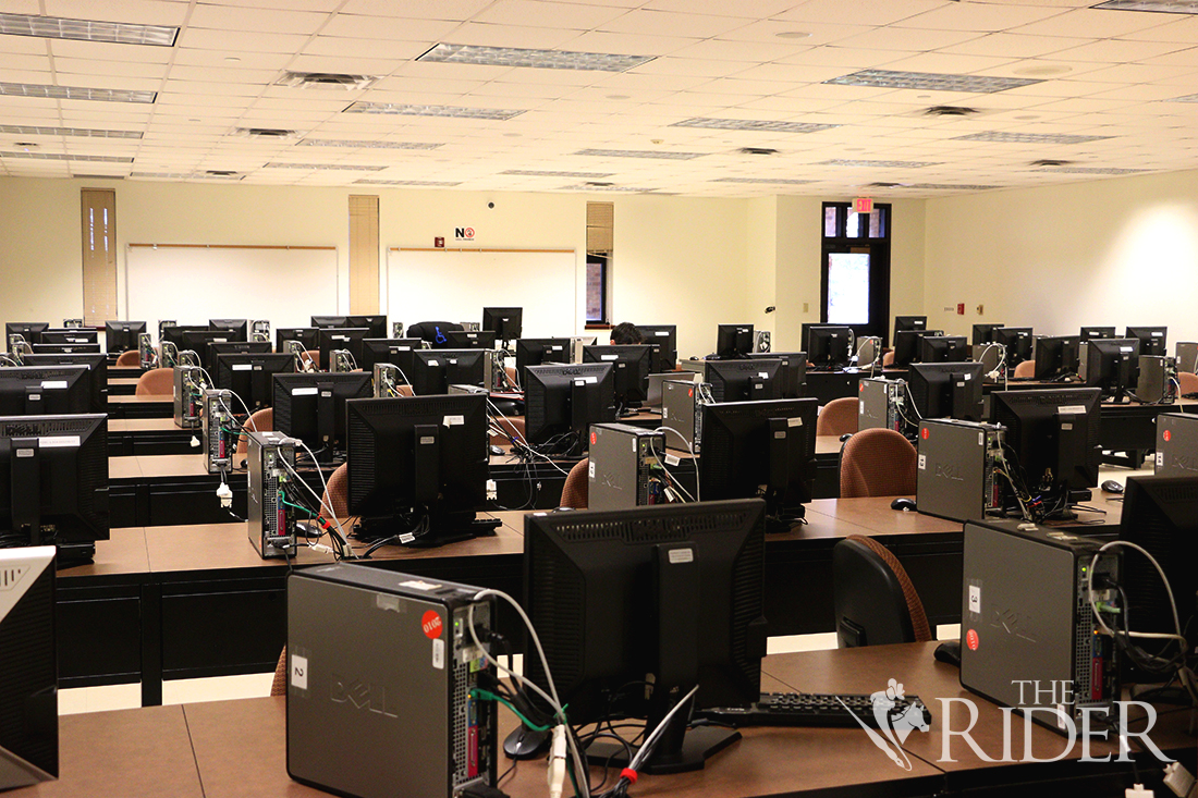 A computer lab at UTRGV