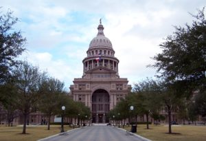 La Legislatura de Texas consiste en la Cámara de Representantes, la cual está compuesta por 150 miembros quienes sirven por un término de dos años, y en el Senado, el cual está compuesto por 31 miembros quienes sirven por un término de cuatro años. WIKIMEDIA COMMONS