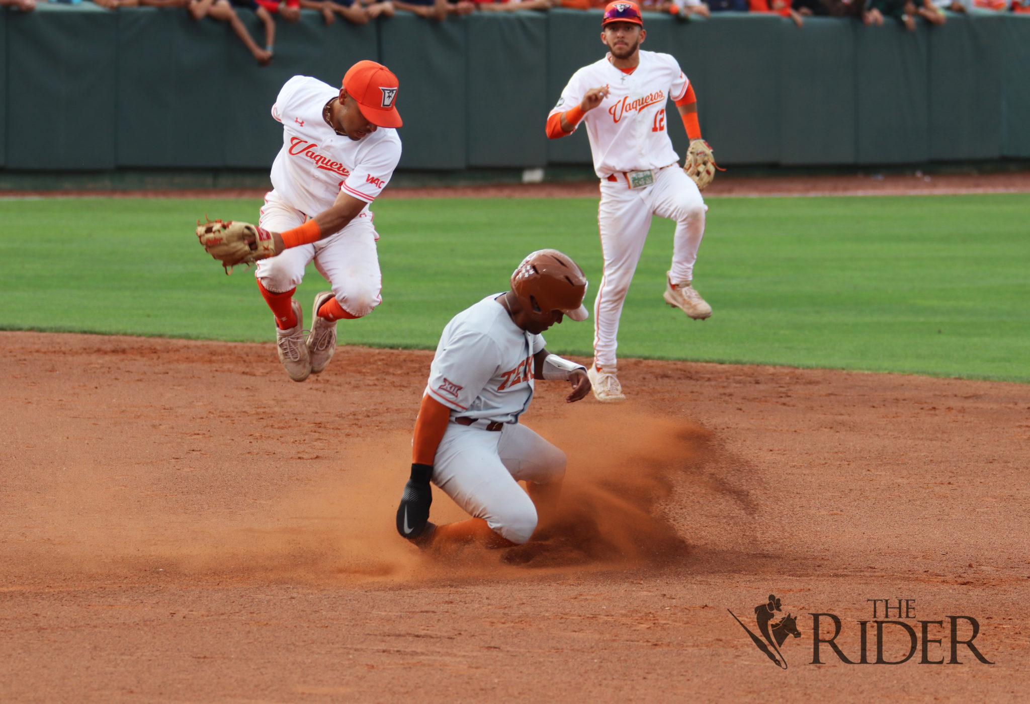 Baseball Falls to #6 Texas in Front of Record Crowd - UTRGV Athletics