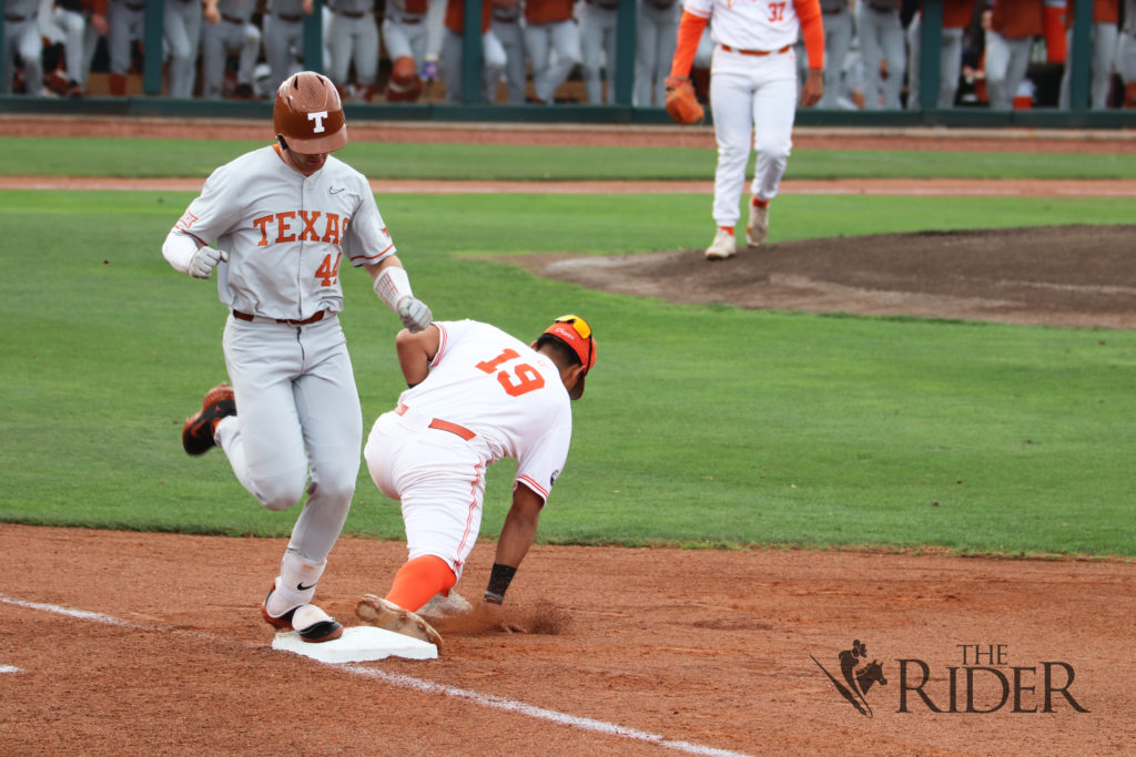 Baseball Falls to #6 Texas in Front of Record Crowd - UTRGV Athletics