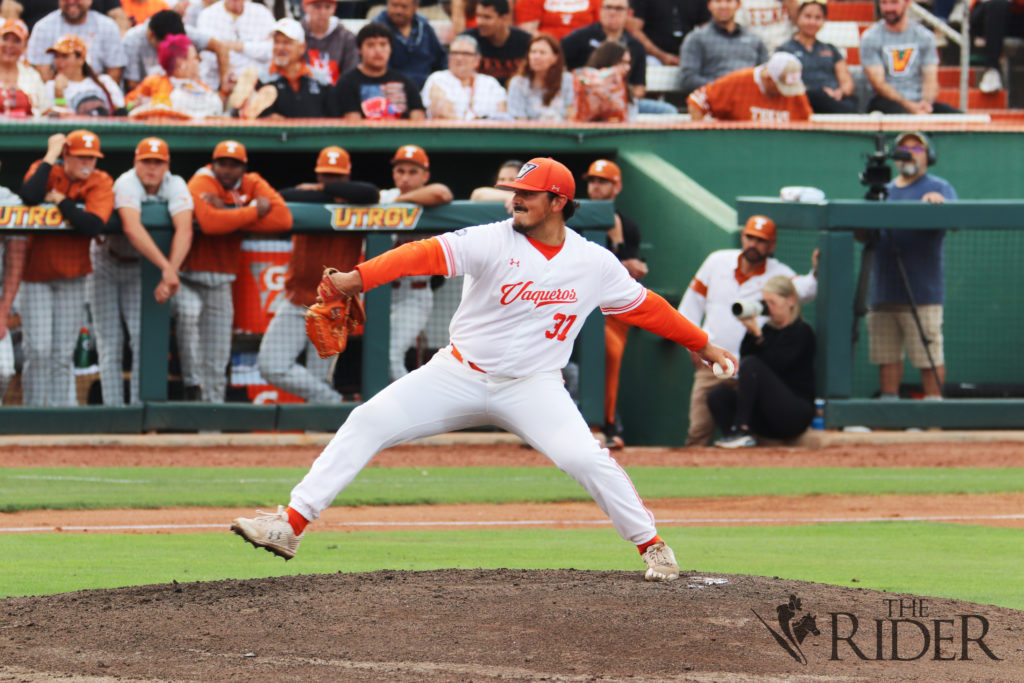 Baseball Falls to #6 Texas in Front of Record Crowd - UTRGV Athletics