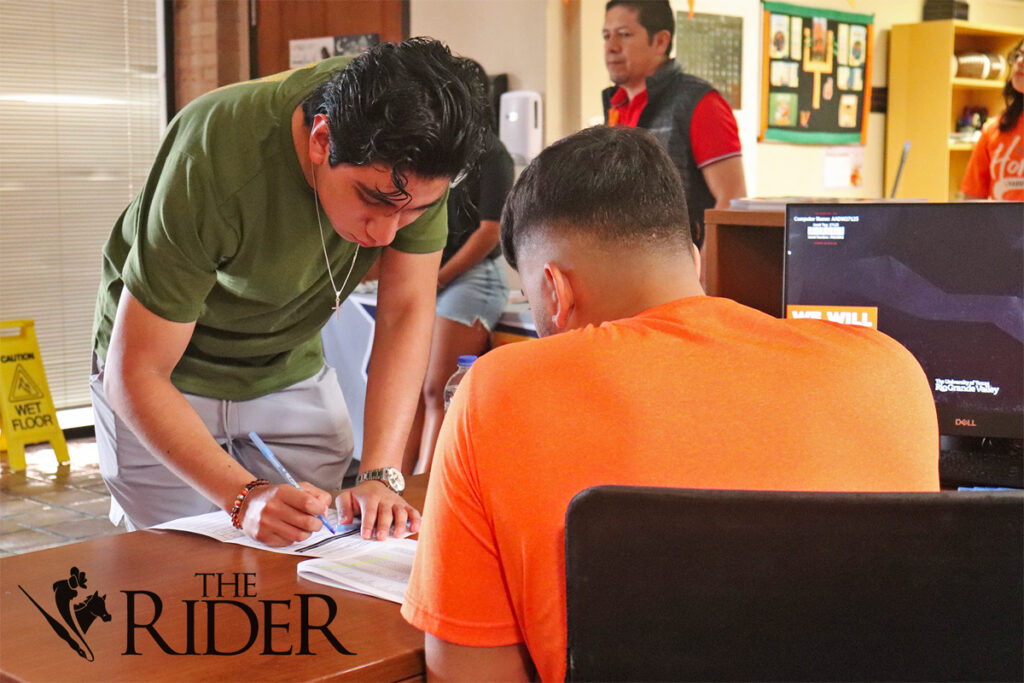 Global supply chain management freshman Angel Becerril checks into Heritage Hall Aug. 23 on the Edinburg campus. Angel Ballesteros/THE RIDER