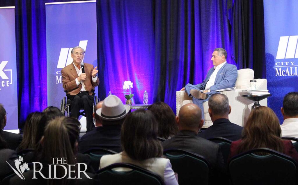 Texas Gov. Greg Abbott (left) and McAllen Mayor Javier Villalobos discuss economic and local issues Tuesday at the South Texas Alliance of Cities quarterly meeting. Andrew Mayo/THE RIDER