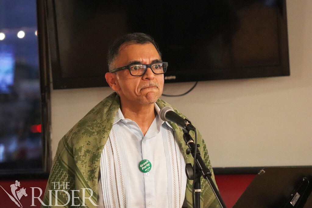 Green Party candidate for Texas Railroad Commissioner Eddie Espinoza speaks on Tuesday at Cobbleheads in Brownsville, during a Green Party campaign event. Venisha Colón/THE RIDER