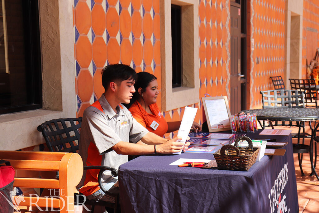 International business junior Antonio Estrada and marketing junior Erica Coronado host a voter registration tabling event for Vaqueros Vote Oct. 7, the last day to register to vote in Texas for the Nov. 5 presidential election, in the Student Union veranda on the Brownsville campus. Venisha Colón/THE RIDER